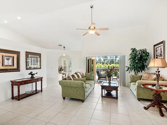 4th image of 28920 Winthrop Cir