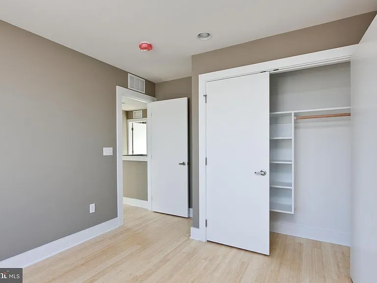 914G S 5th St — Photo 7