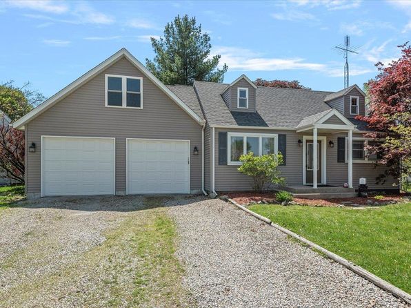 714 W Elm St, Taylorville, IL 62568
