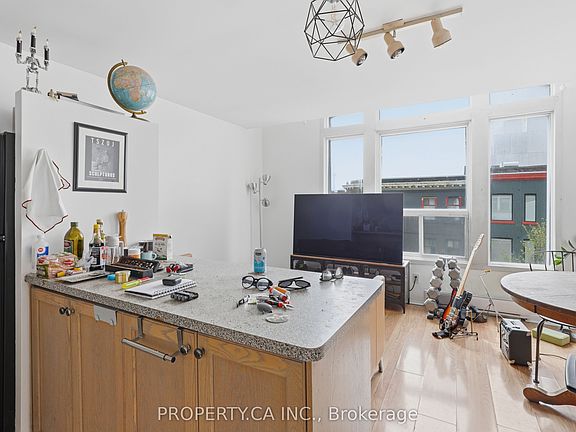 4th image of 520 Bloor St W Floor 3