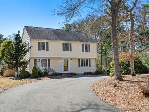 26 Woodland Rd, Rochester, MA 02770
