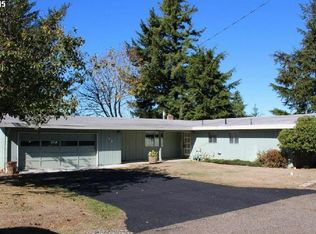523 12th Ct, Coos Bay, OR 97420