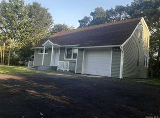 28 Krause St, Bay Shore, NY 11706