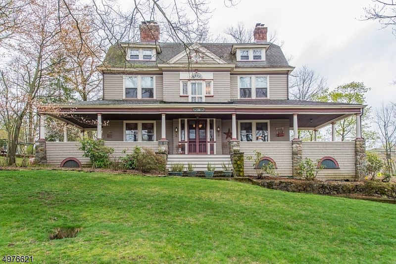 1st image of 28 Arlington Ave