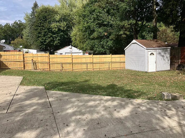 Linden Ave — Photo 3