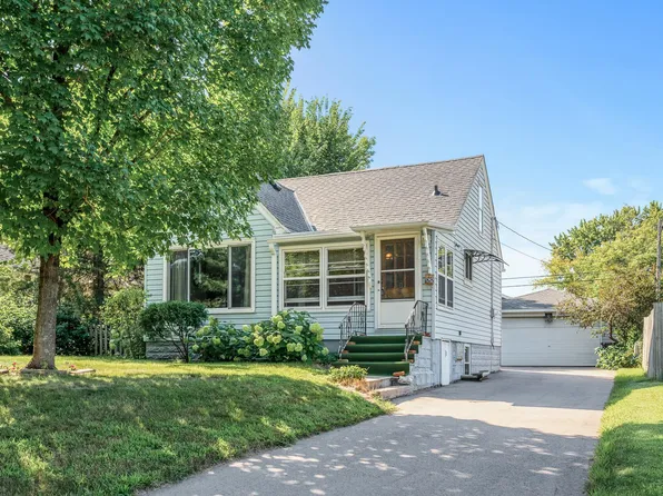 1252 County Road B E, Maplewood, MN 55109
