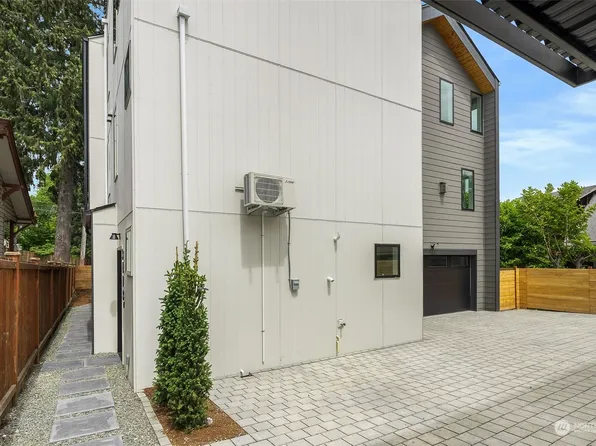 341 NW 90th Street #B, Seattle, WA 98117