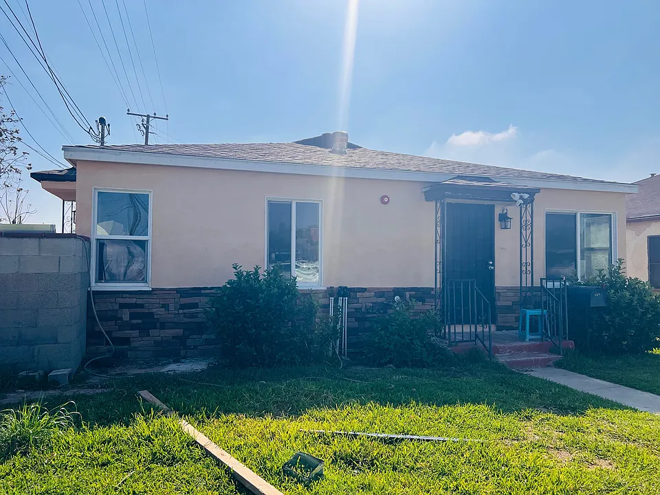 112 S Sierra Vista St
