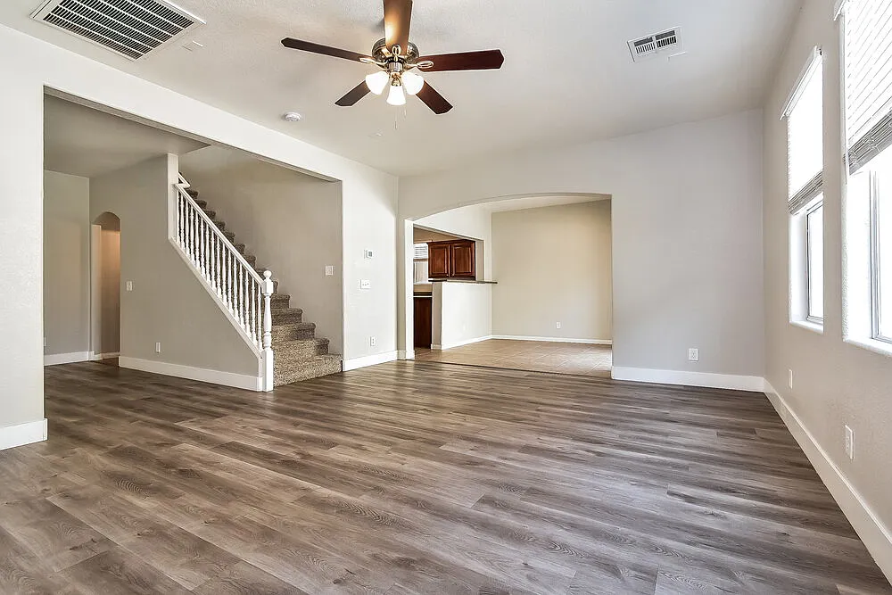 3 bed, 2.5 bath, 2245 sqft, $2,390 — Photo 4