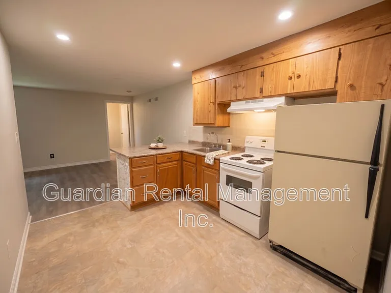 325 Albany St #3 — Photo 1