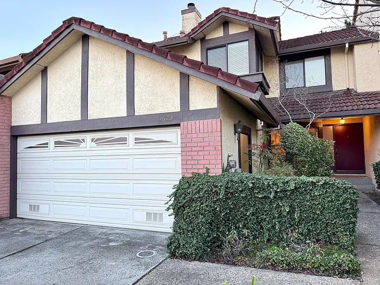1673 Sugarloaf Dr — Photo 1