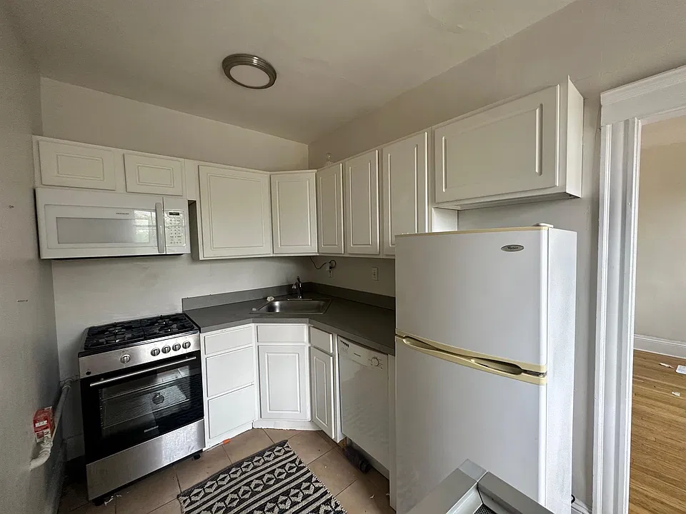 28 Langdon St #12A