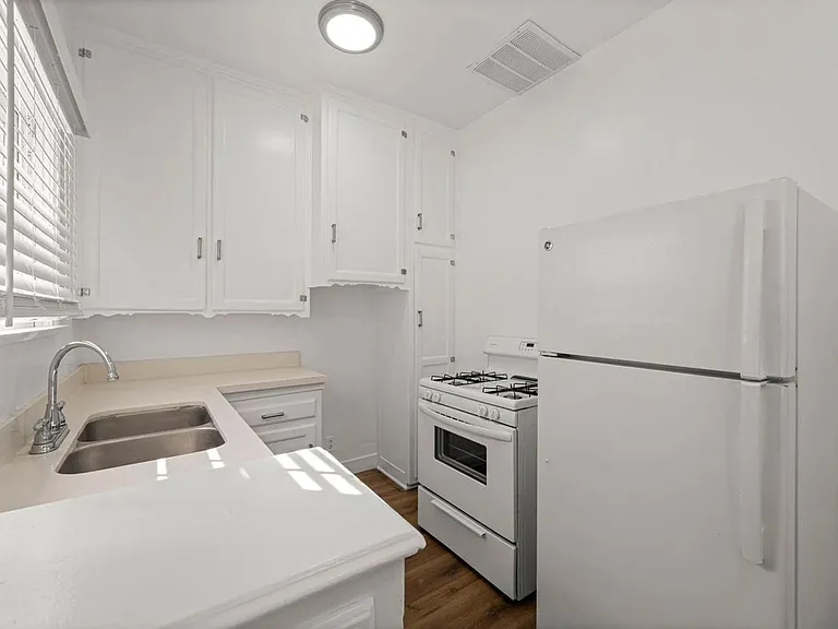 4172 Leimert Blvd #3/4A — Photo 2