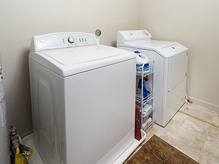 139 SE Heyburn St #3 — Photo 13