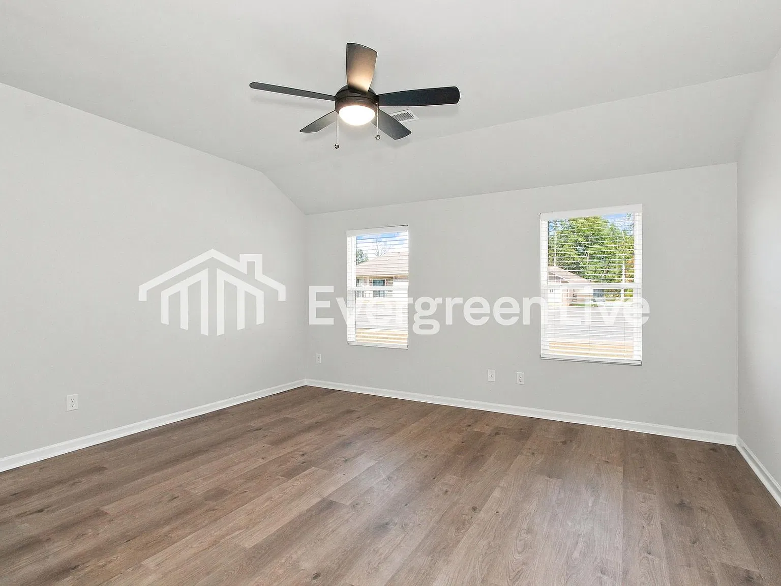 3 bed, 2.0 bath, 1355 sqft, $1,410 — Photo 2