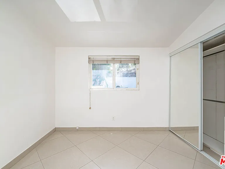 20746 Clarendon St — Photo 36