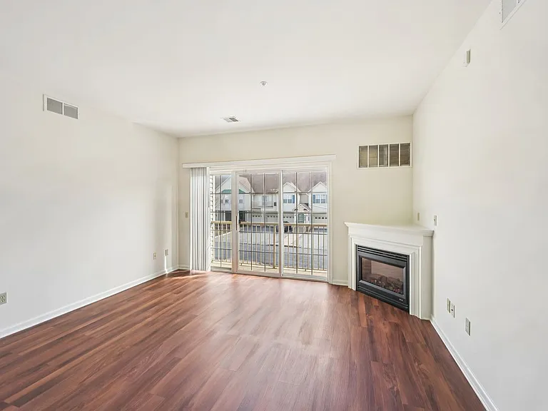 Spring Creek Apartments — Photo 91
