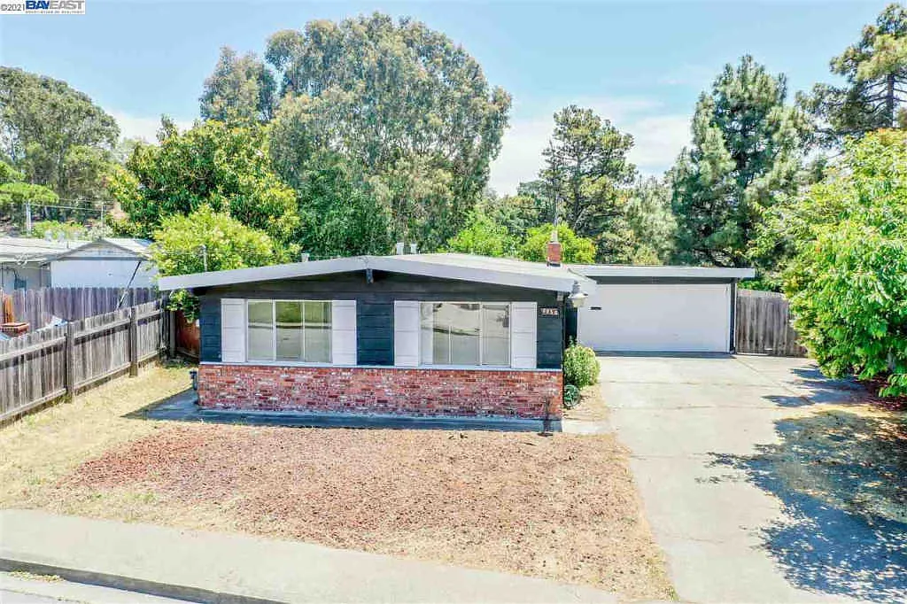 2050 Espanola Dr photo 1