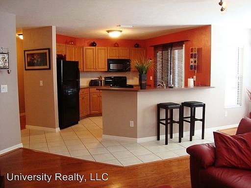 5th image of 4215 SW 31st Dr #7