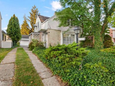 415 Lothrop Rd, Grosse Pointe Farms, MI, 48236