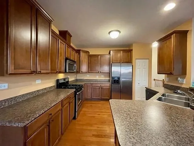 4258 Central Park Ln — Photo 6