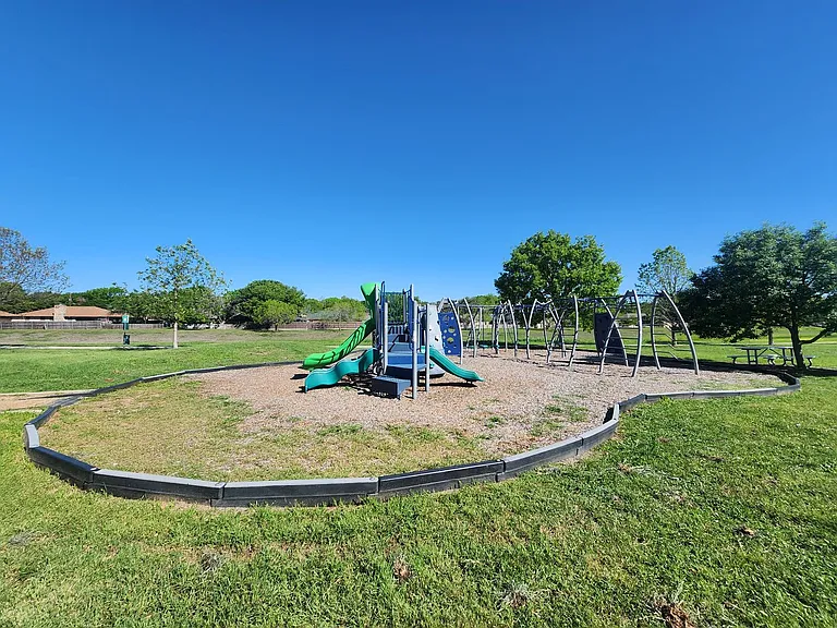 1642 W County Line Rd — Photo 33