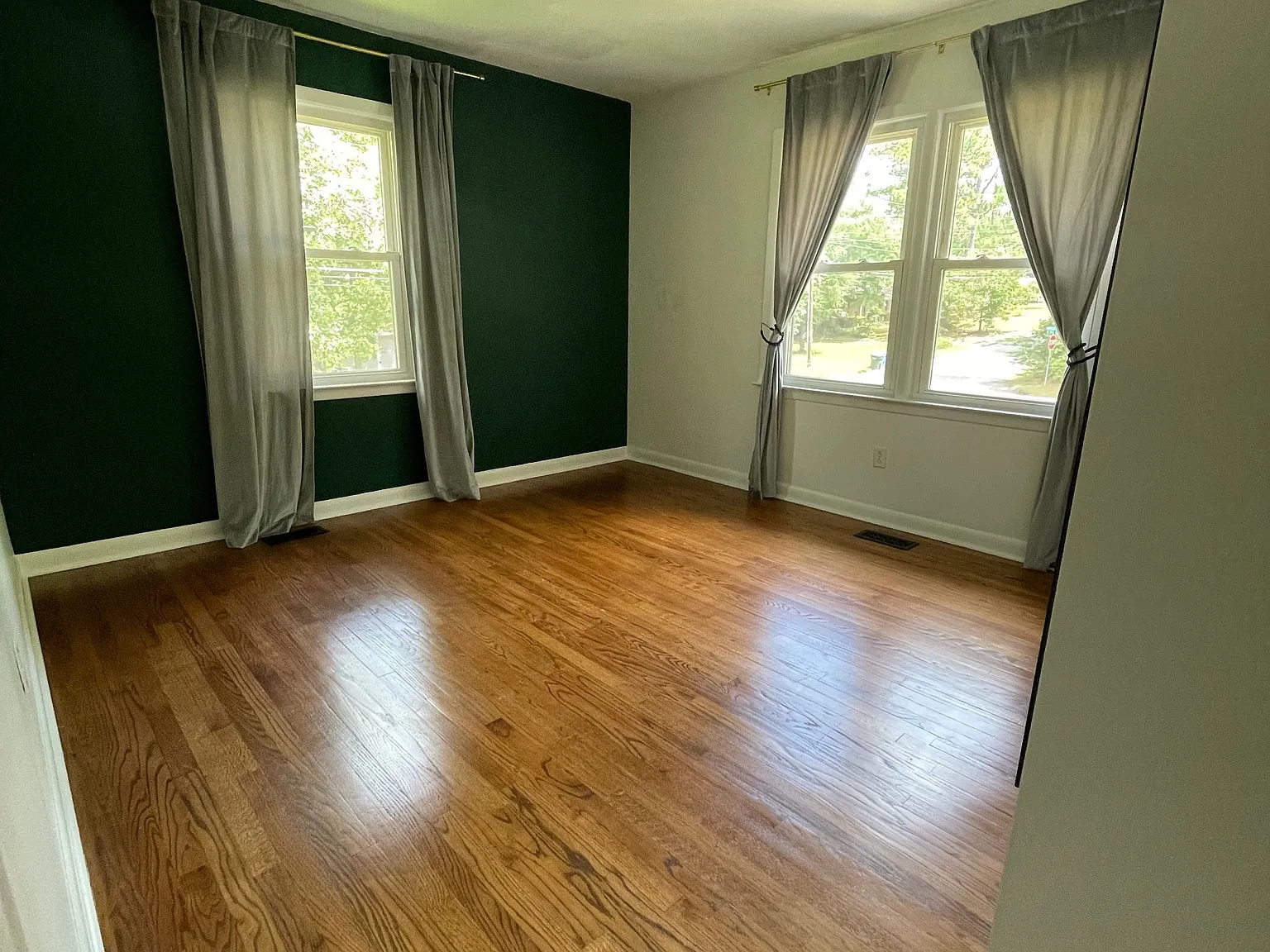 3 bed, 2.0 bath, 1250 sqft, $1,600 — Photo 2