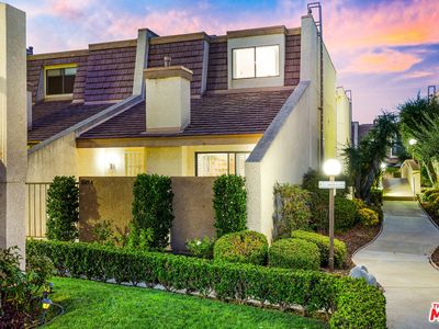 18419 Collins St UNIT A, Los Angeles, CA, 91356