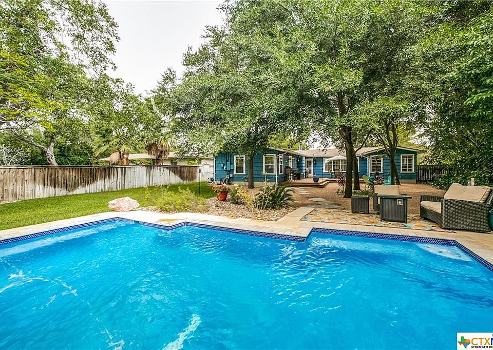 1st image of 1076 Ivy Ln