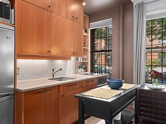 2nd image of 130 W 16th St #1/2