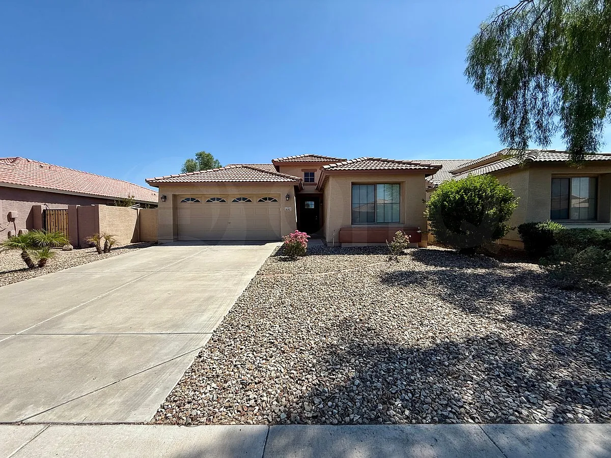 4 bed, 2.0 bath, 1688 sqft, $2,395 — Photo 2