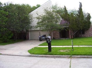10106 Lost Trail St, Houston, TX 77088