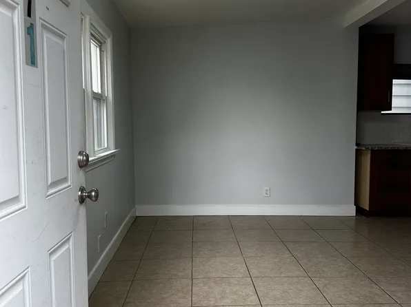 71 W 37th St Floor 1, Bayonne, NJ 07002