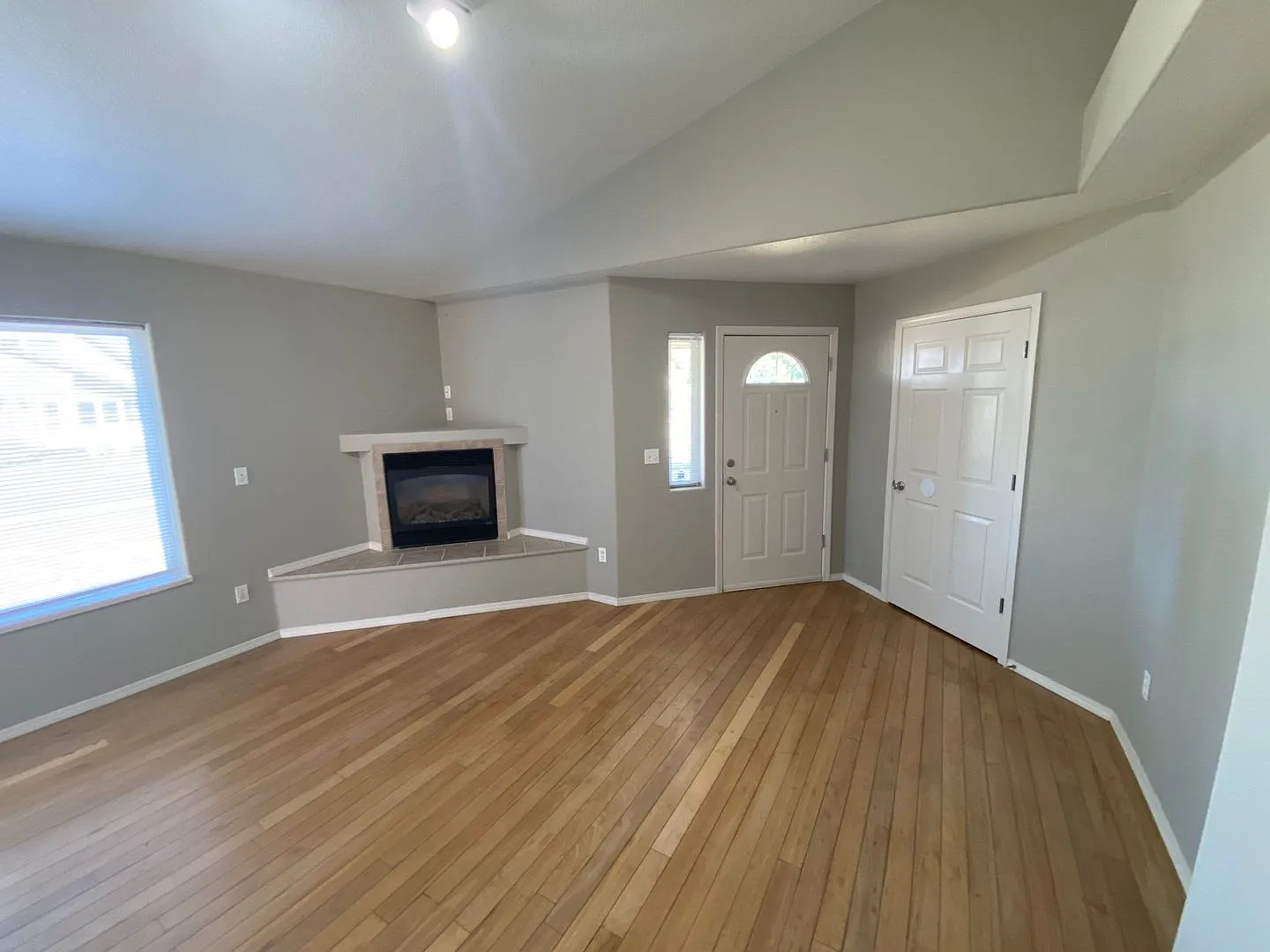 3 bed, 2.5 bath, 1050 sqft, $2,145 — Photo 3