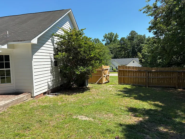 118 Jefferson Dr — Photo 16