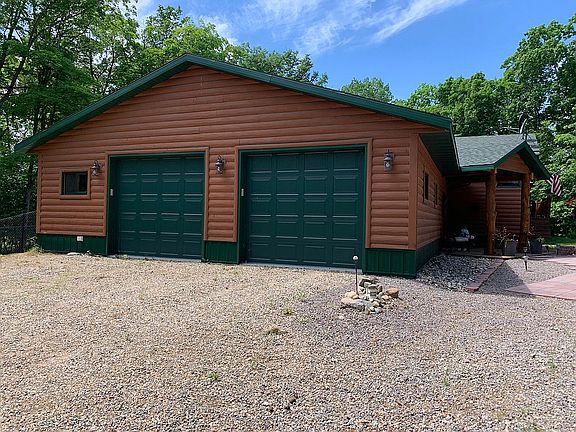 Attached garage/Mancave