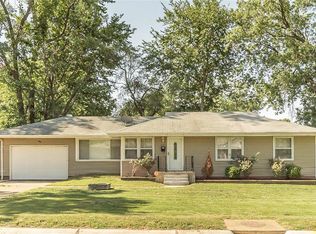 1532 Akron Dr, Saint Louis, MO 63137