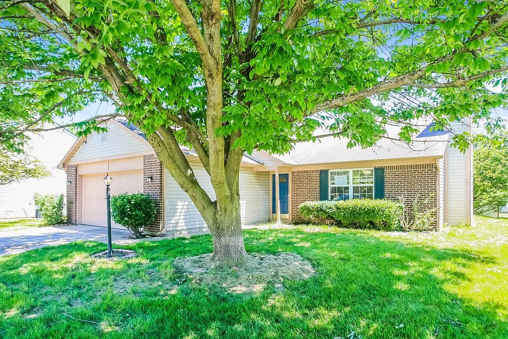3 bed, 2.0 bath, 1463 sqft, $1,965 — Photo 3