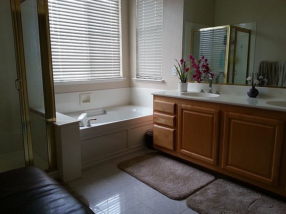 4th image of 35 Lily Ct