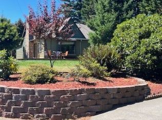 713 5th St, Brookings, OR 97415