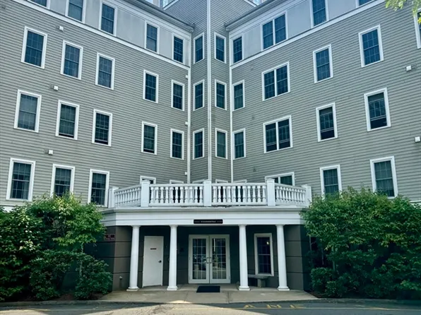 8 Crowninshield St Unit 212, Peabody, MA 01960