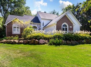 2856 Oak Ct, Oxford, MI