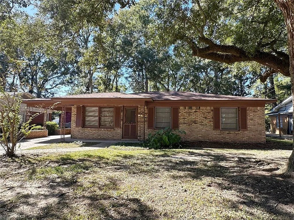 3 bed, 1.5 bath, 1443 sqft, $1,500 — Photo 1