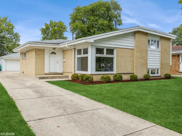 10680 Newbury St, Westchester, IL 60154