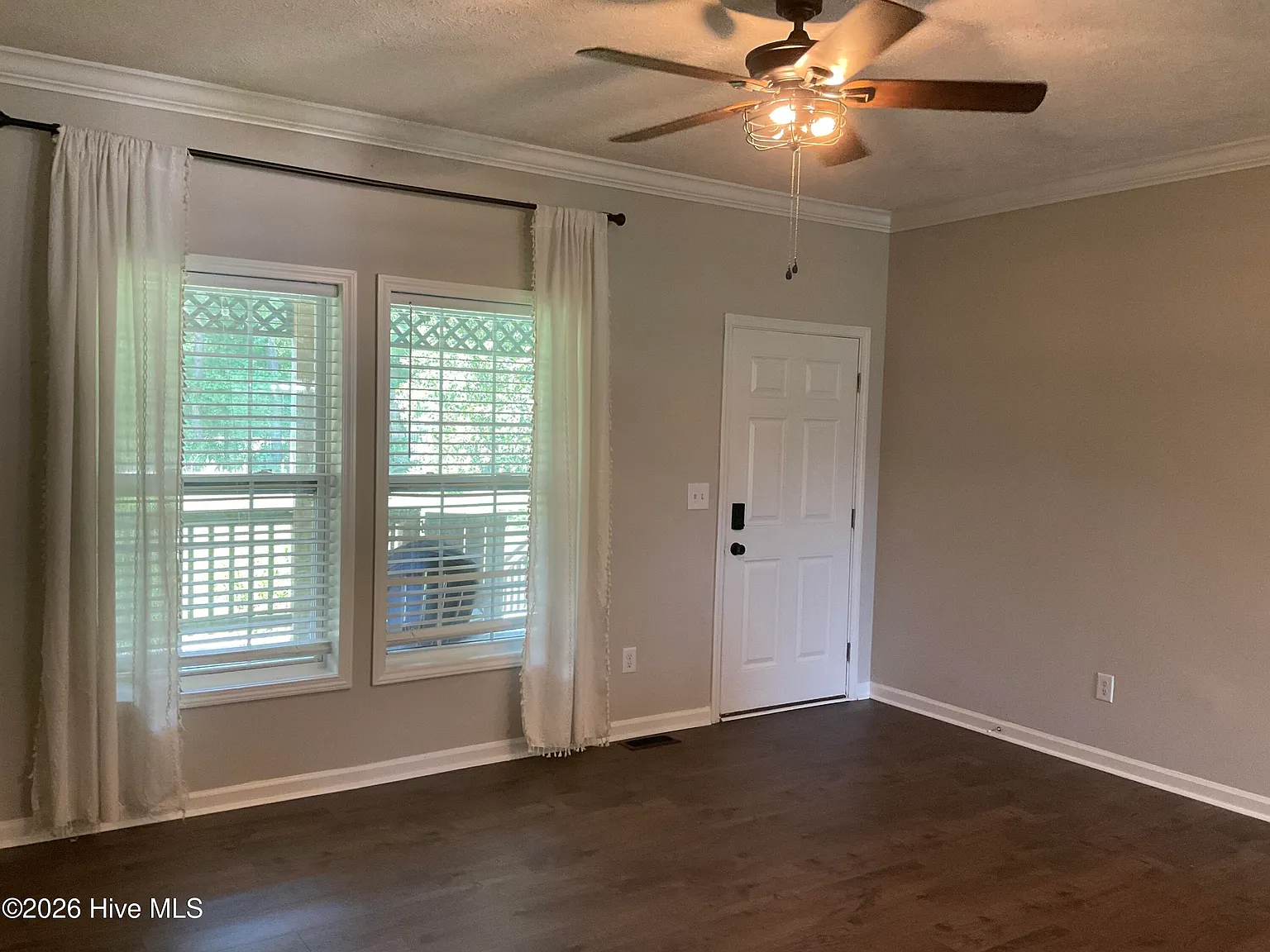 3 bed, 2.0 bath, 1120 sqft, $1,500 — Photo 3