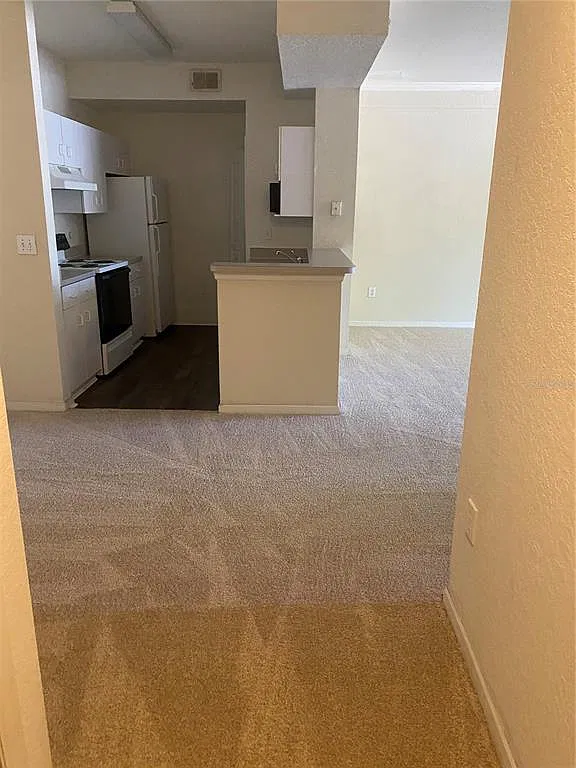 1 bed, 1.0 bath, 892 sqft, $1,275 — Photo 3