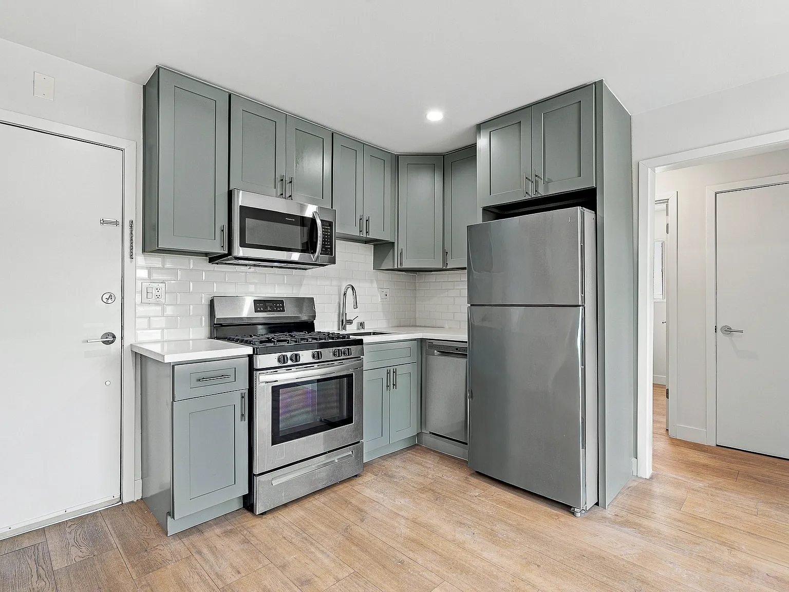 1 bed, $2,014 — Photo 2