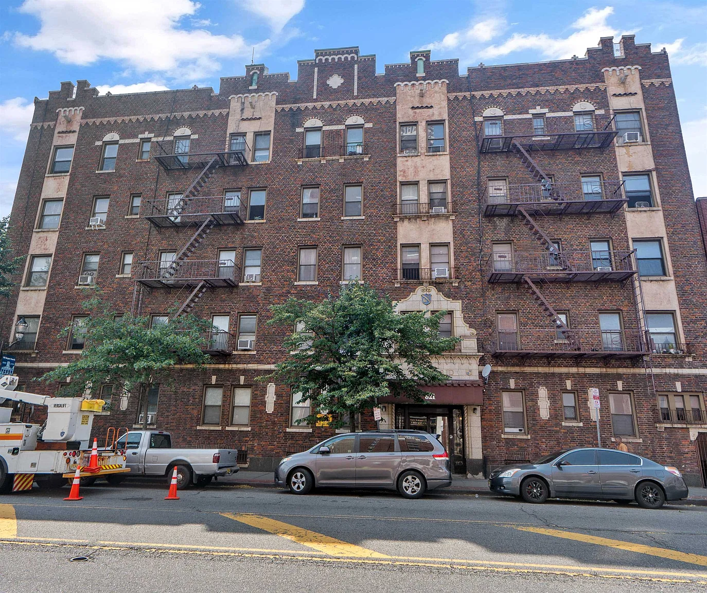 821 Bergen Ave APT B5 photo 1