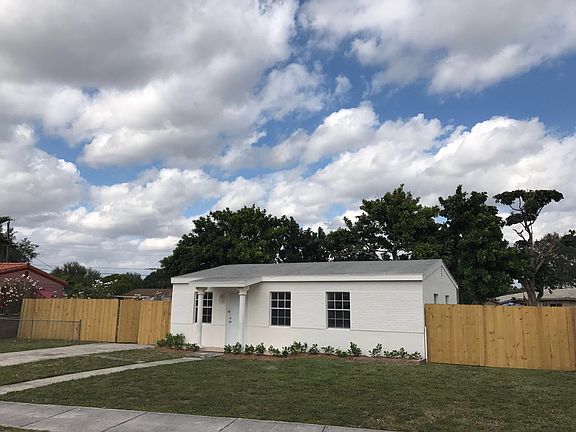3rd image of 2911 NW 164th Ter