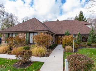 1046 Brook Ln, Rocky River, OH 44116